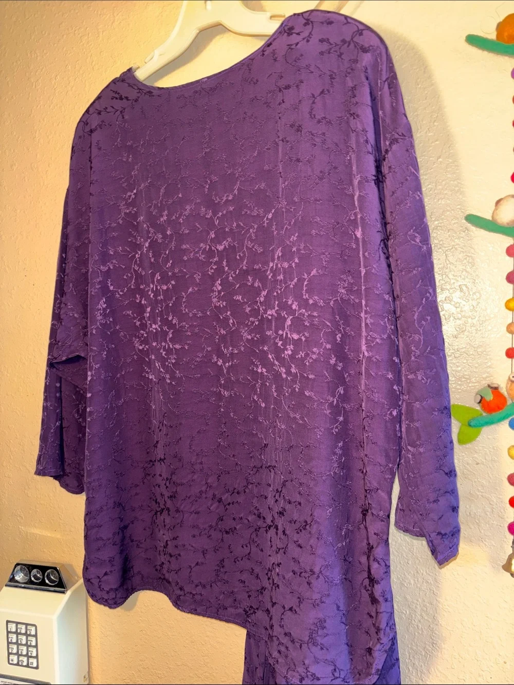 EUC VINTAGE two-piece matching set from the brand ID 4 U, featuring a long-sleev